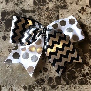 Cheer bow